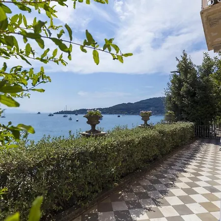 Villa Sleeps 8 With Pool And Air Con