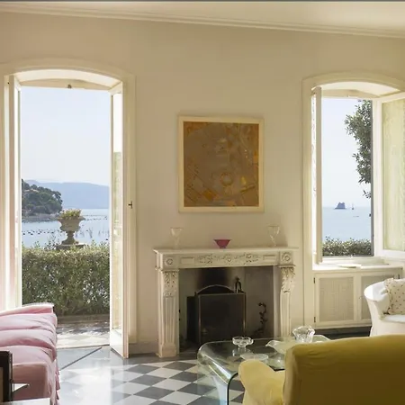 Sleeps 8 With Pool And Air Con Porto Venere