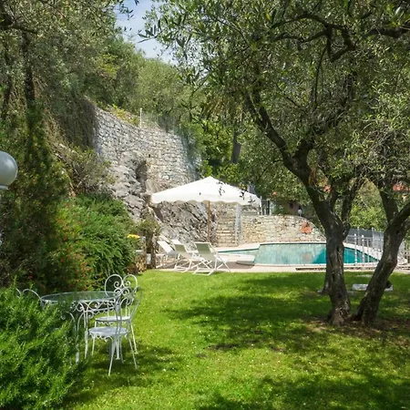 Villa Sleeps 8 With Pool And Air Con *