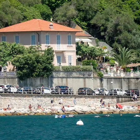 Sleeps 8 With Pool And Air Con Villa