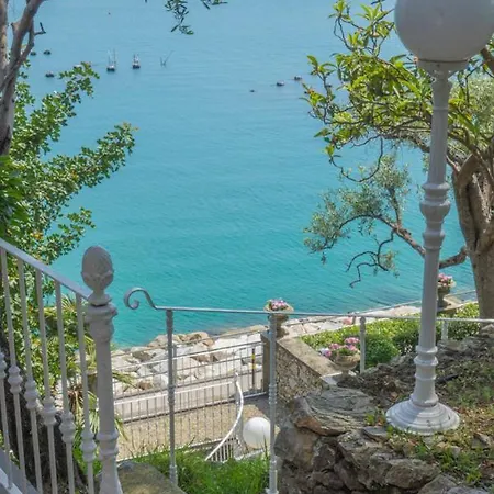 Sleeps 8 With Pool And Air Con *