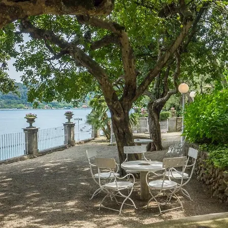 Sleeps 8 With Pool And Air Con Villa *