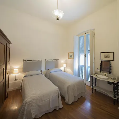 Βίλα Sleeps 8 With Pool And Air Con *